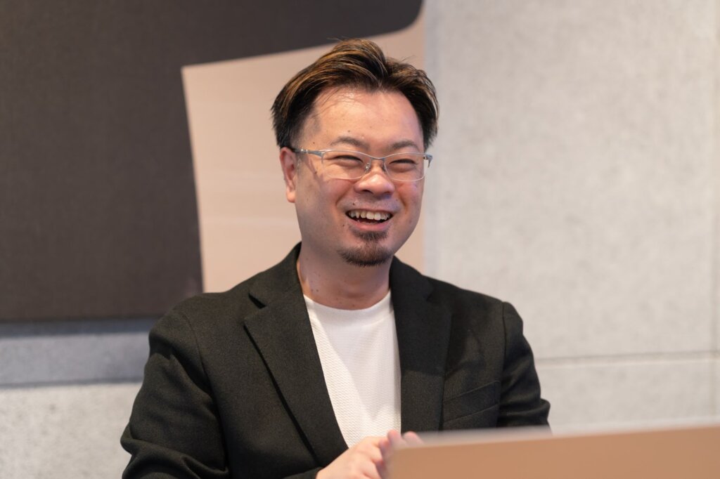 インタビューに答える橋本さん