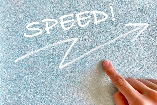 SPEEDの文字が並んでいる画像