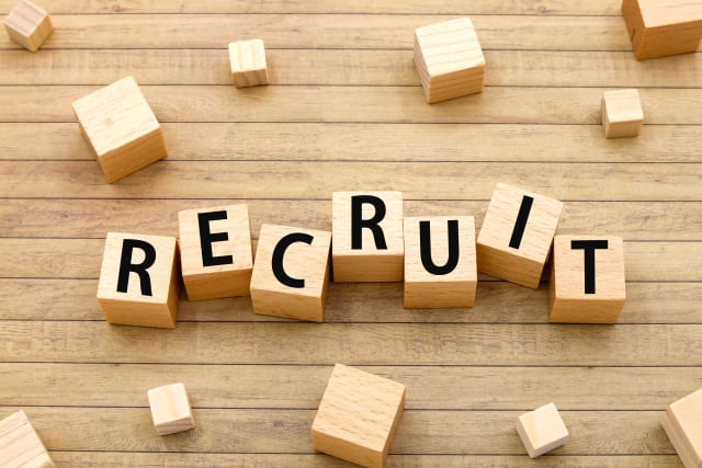 recruitの文字が並んでいる画像
