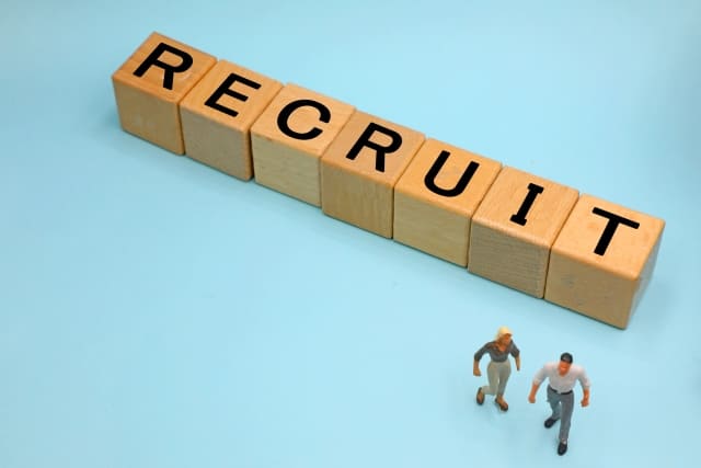 RECRUITの文字が書かれたブロックの画像